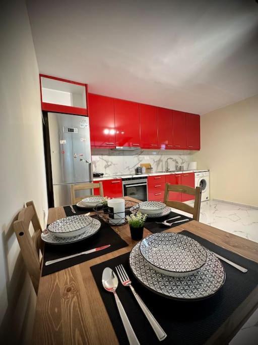 Red Harmony By The Sea Pool And Balcony Apartment Kalamata Exterior foto